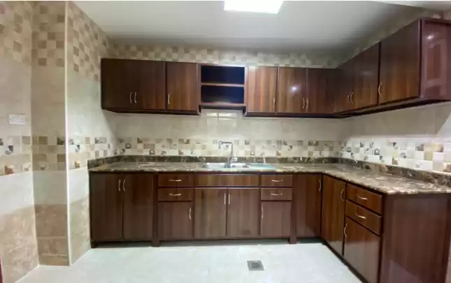 Residential Ready Property 2 Bedrooms U/F Apartment  for rent in Doha #7250 - 1  image 